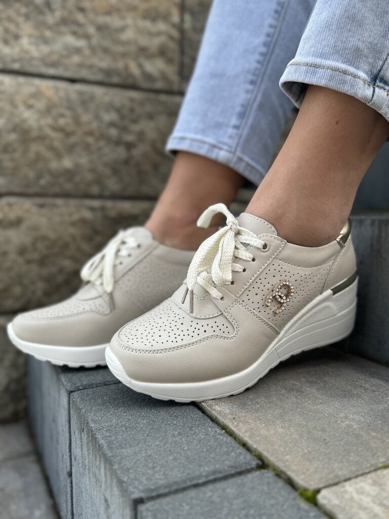 Beżowe skórzane sneakersy damskie – Wygodne buty na koturnie S.Barski - Do spodni