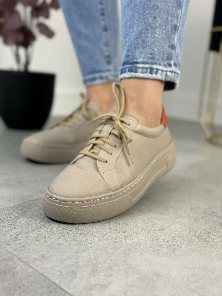 Białe sneakersy skórzane damskie na grubej podeszwie Wasak 0745 - Styl komfortowy