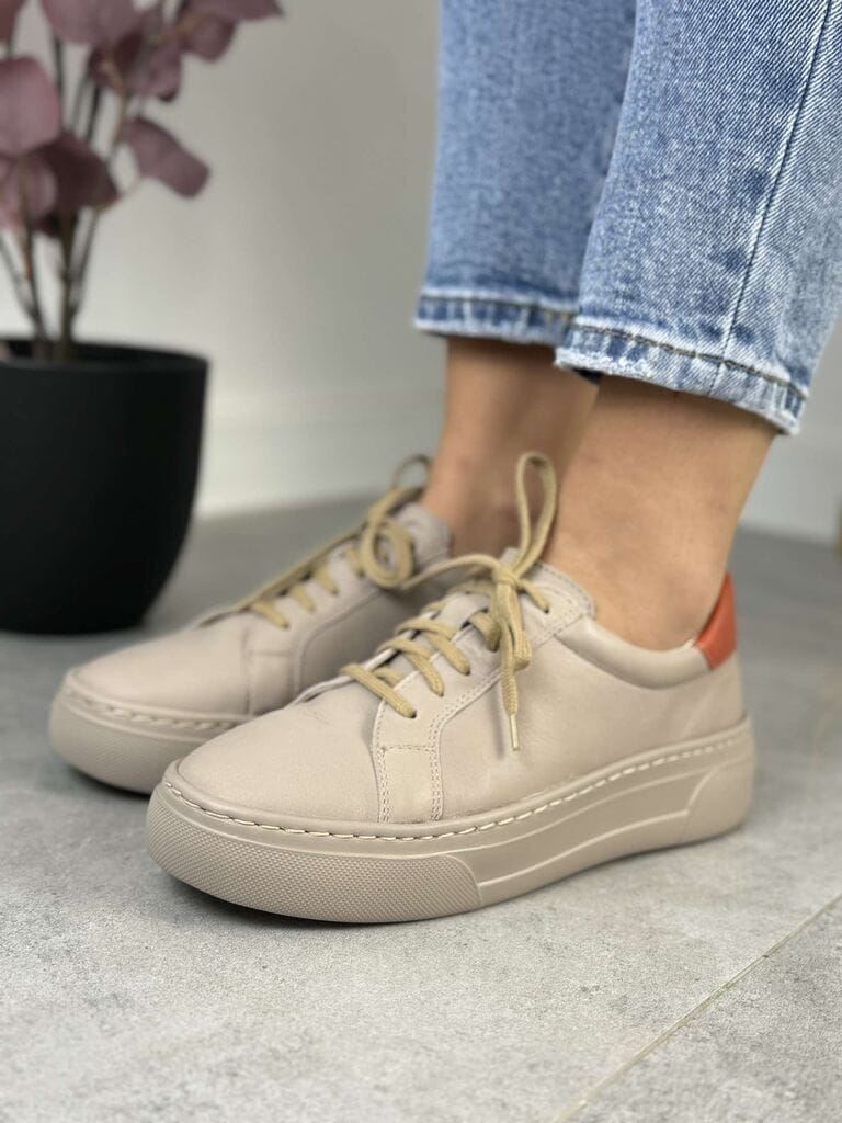 Białe sneakersy skórzane damskie na grubej podeszwie Wasak 0745 - Do spodni