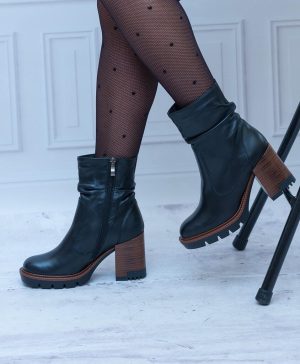 Czarne Botki Skórzane Na Słupku AGA- Wygodne Kozaki Damskie - Styl elegancki