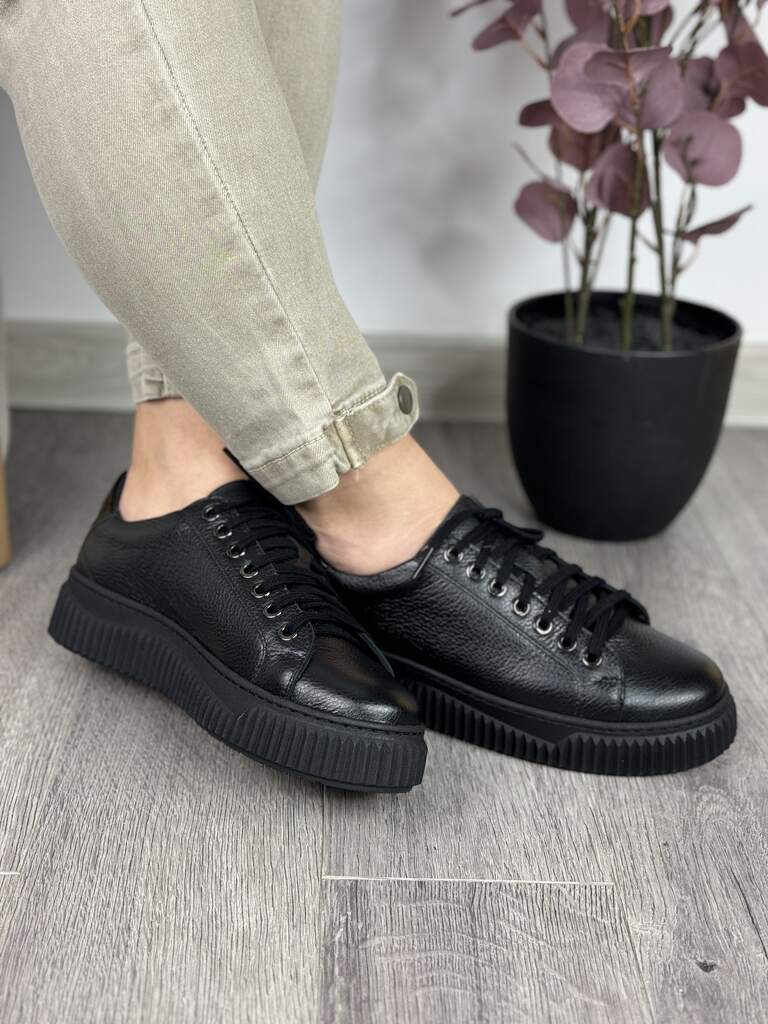 Czarne skórzane trampki damskie Pulso AF-1275 - Styl sportowy