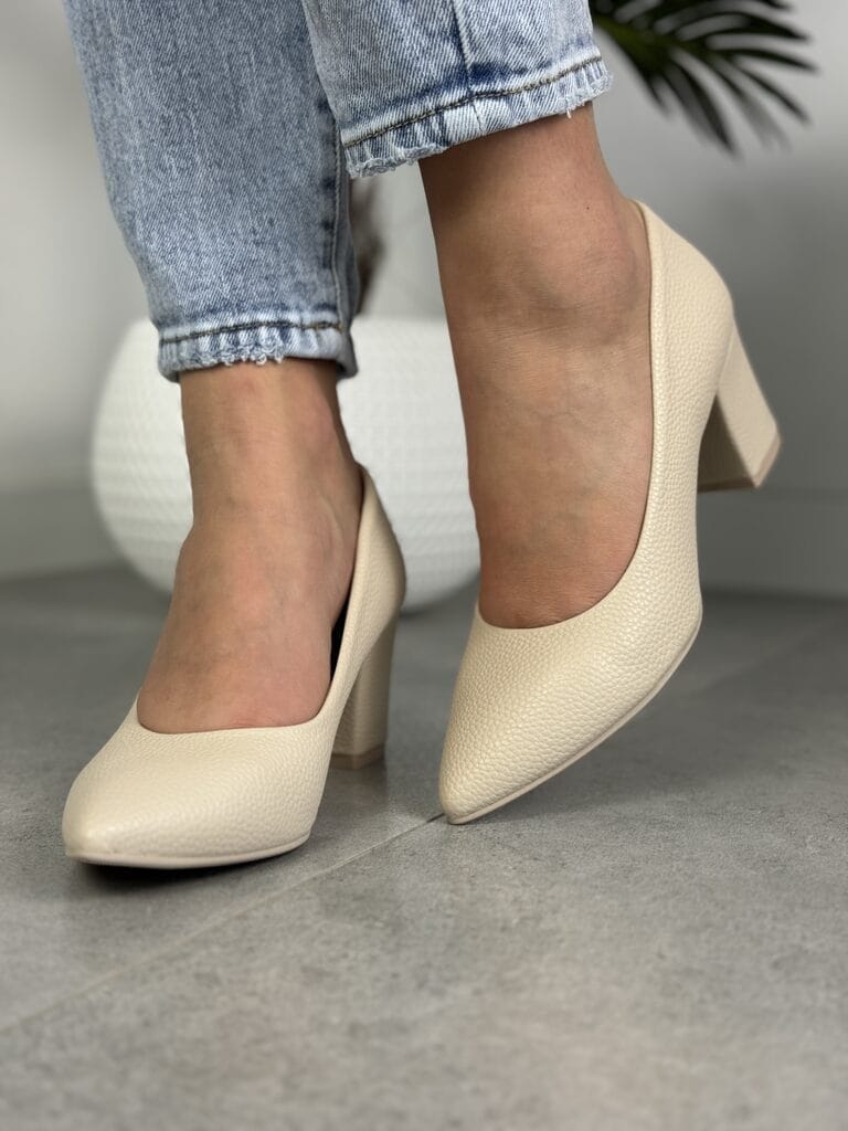 Polskie czółenka damskie 480 FOR BUT – Wygodne buty na niskim obcasie beż - Styl casualowy