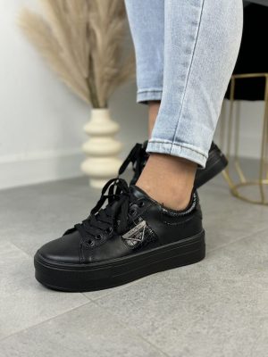 Czarne sneakersy na grubej podeszwie FILIPPO - Styl casualowy