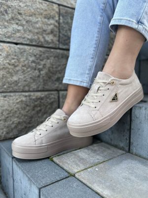 Beżowe skórzane buty na platformie – Wygodne buty sportowe na grubej podeszwie Filippo DP3533/24 - Styl casualowy