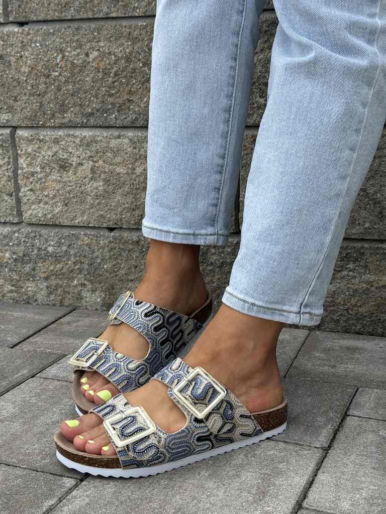 Klapki damskie z klamrami S.Barski RB51-006 beż/niebieski - Styl glamour
