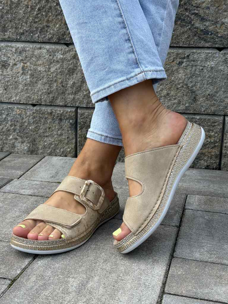 Beżowe klapki damskie Inblu MK000013 - Styl casualowy