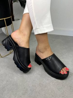 Czarne skórzane klapki damskie Filippo Dk4616/24 - Styl casualowy