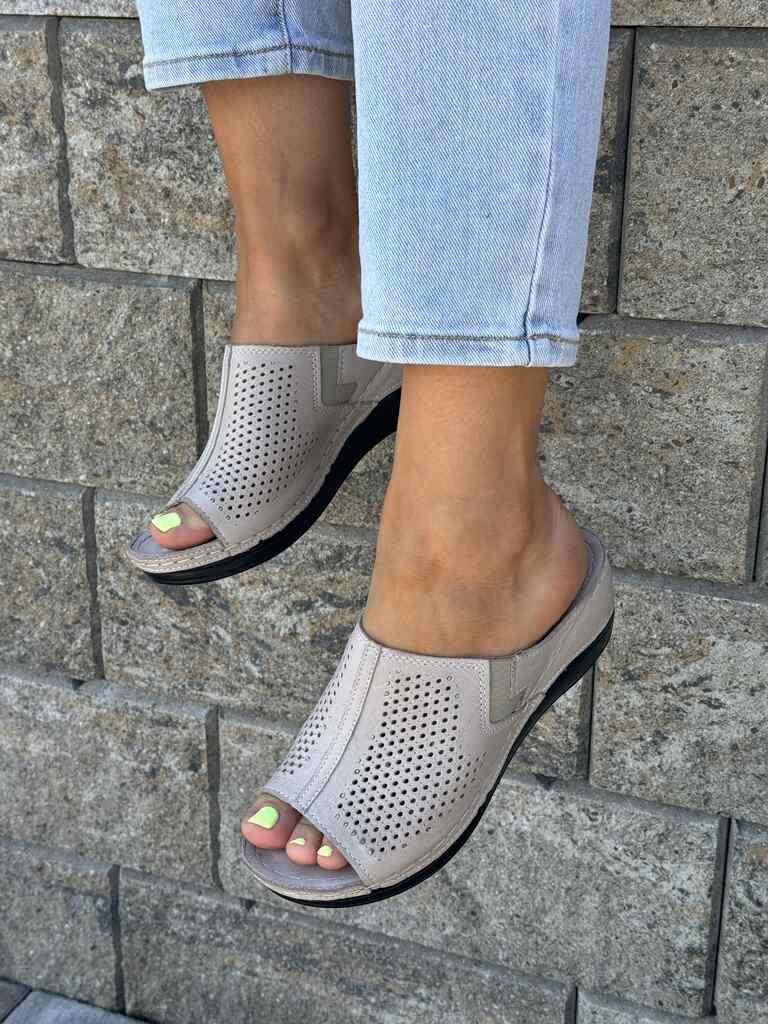 Szare klapki damskie na koturnie skórzane Sokolski L25-157 - Styl casualowy