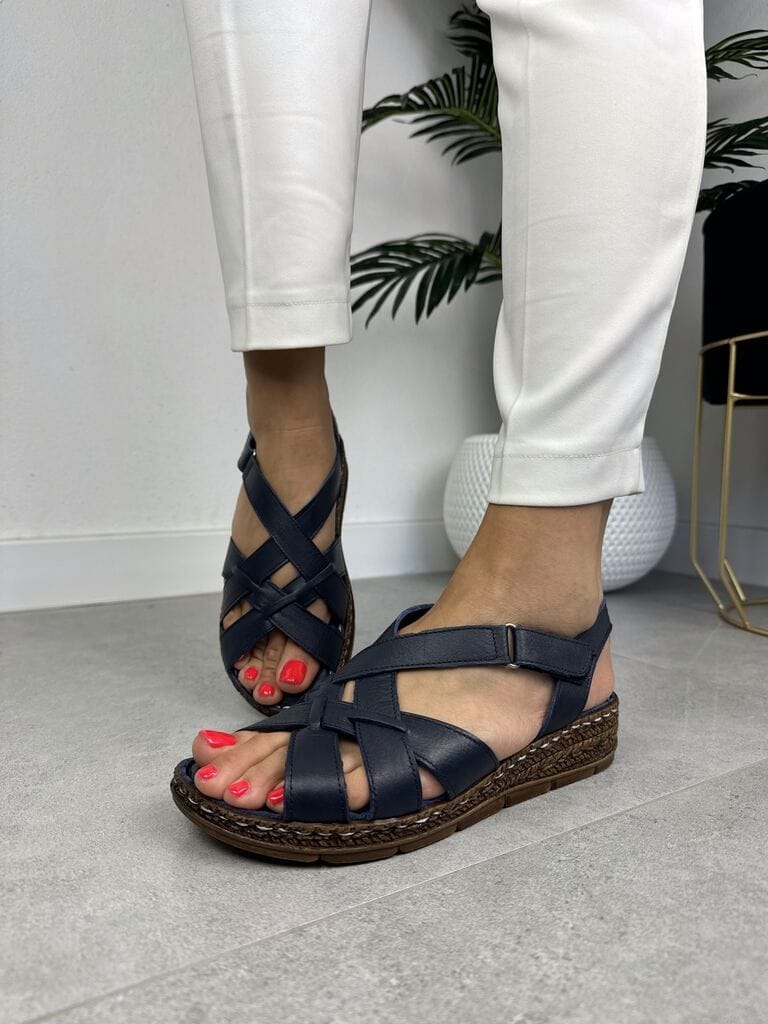 Skórzane sandały damskie miękkie na koturnie T.Sokolski L22-378 Navy - Styl boho