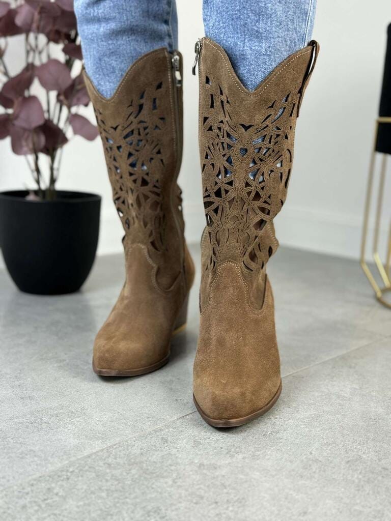 Brązowe Kozaki Ażurowe Na Słupku – Modne Buty Lewski 3322 - Styl retro