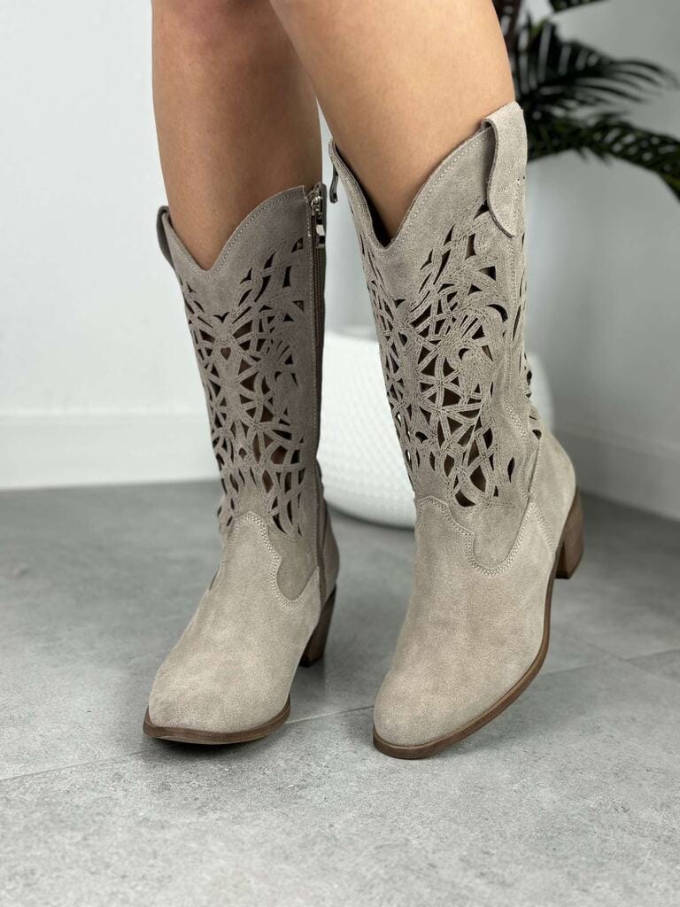 Beżowe Kozaki Ażurowe Na Słupku – Modne Buty Na Jesień 3322 - Styl retro