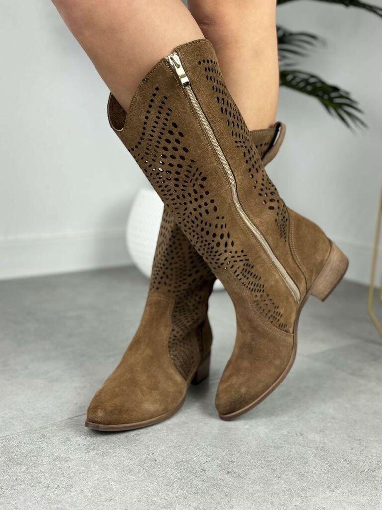 Brązowe Kozaki Na Niskim Obcasie – Skórzane Modne Buty Damskie - Na lato