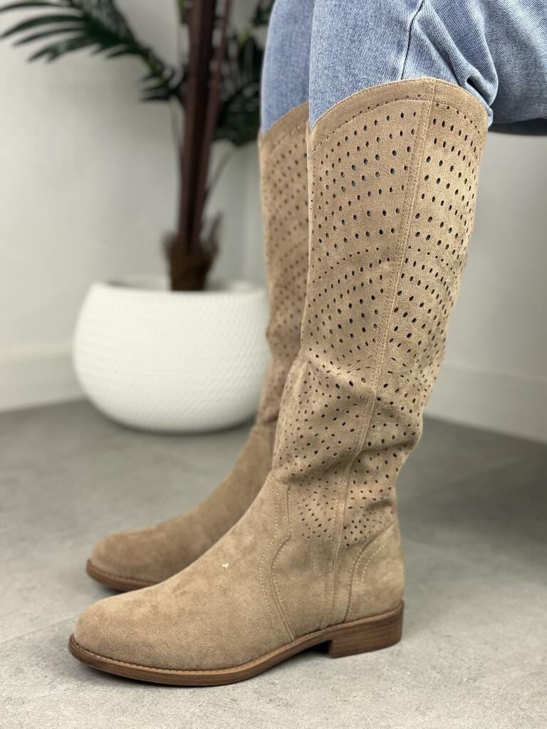 Beżowe kozaki ażurowe na niskim obcasie – Modne Buty na S. Barski - Styl elegancki