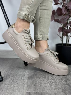 Skórzane sneakersy damskie beżowe na platformie 66700 Vinceza - Do jeansów