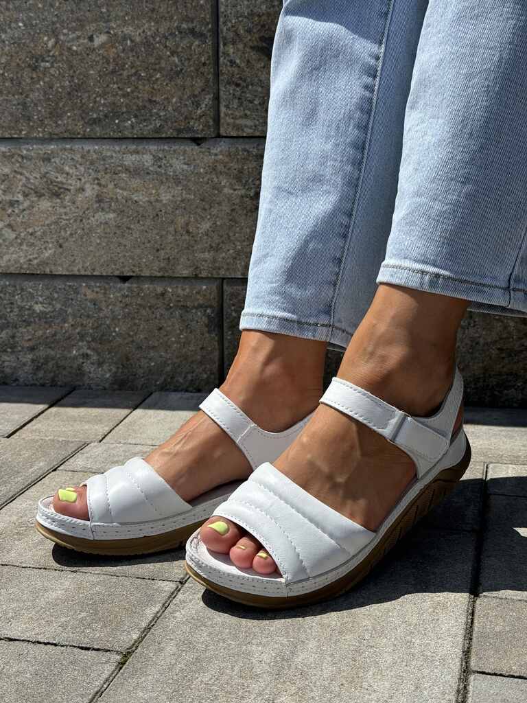 Białe sandały skórzane damskie na korurnie T. Sokolski L24-180 - Styl romantyczny