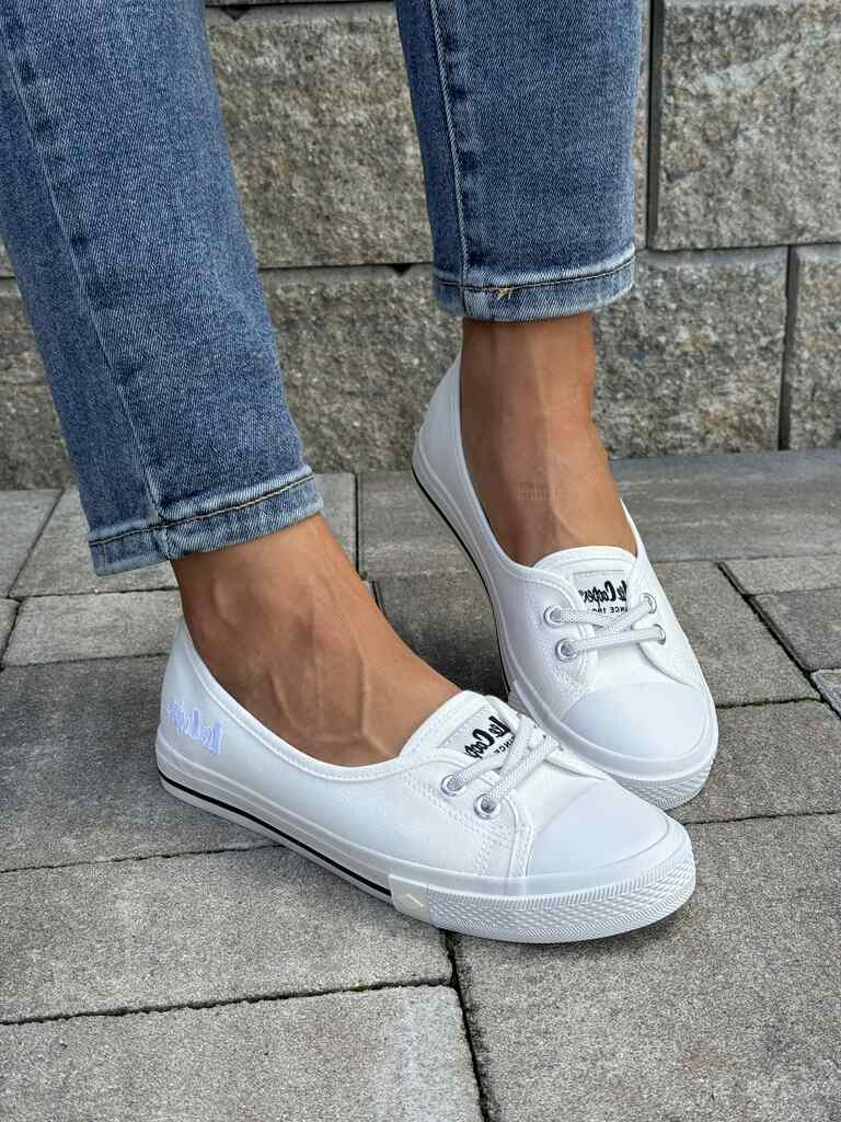 Białe trampki damskie wsuwane slip on – codzienne obuwie Lee Cooper CF-2102 - Na lato