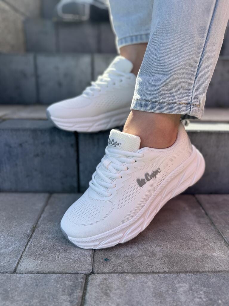 Białe buty damskie sportowe – Wygodne buty spotrowe Lee Cooper - Styl sportowy