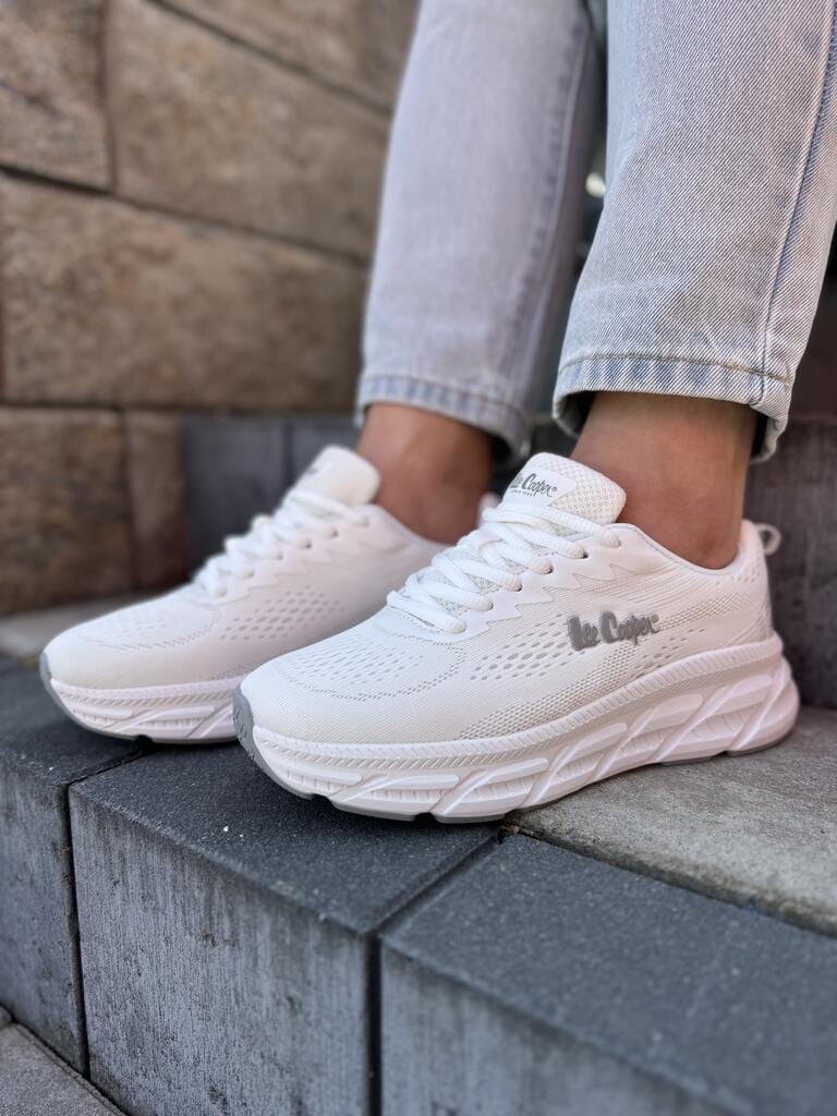 Białe buty damskie sportowe – Wygodne buty spotrowe Lee Cooper - Do spodni
