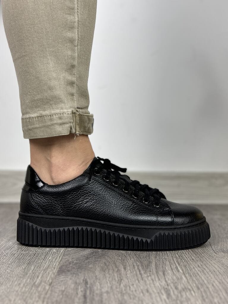 Czarne skórzane trampki damskie Pulso AF-1275 - Na wiosnę