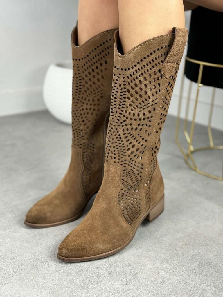 Brązowe Kozaki Na Niskim Obcasie – Skórzane Modne Buty Damskie - Styl miejski