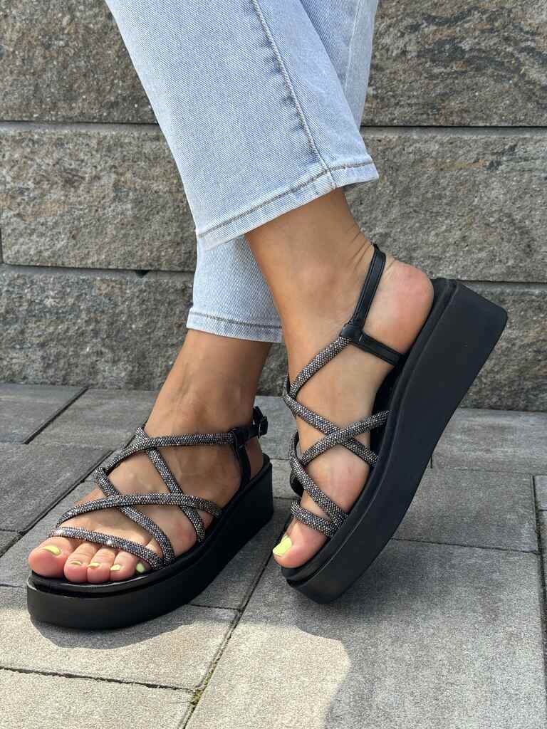 Czarne sandały damskie z cyrkoniami Filipo DS6898/25 - Styl glamour