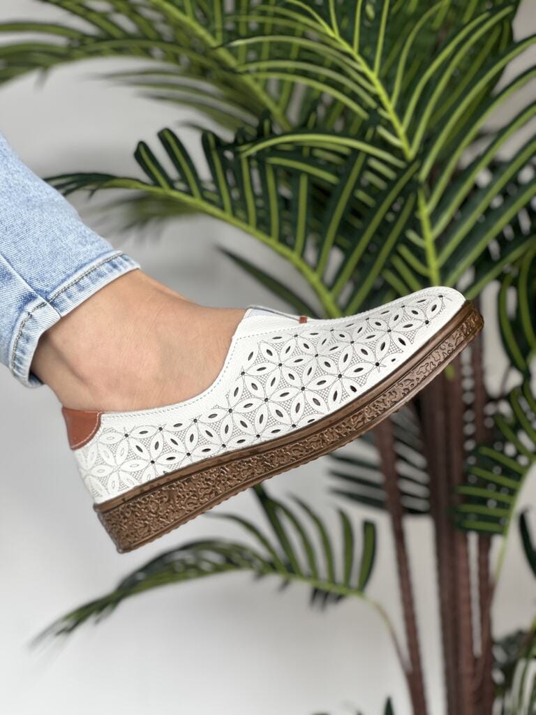 Ażurowe półbuty damskie białe T.Sokolski TS W24-279 - Styl smart casual