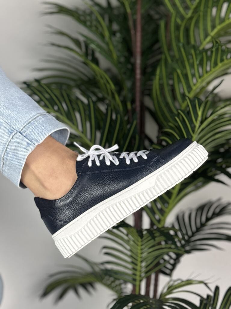 Granatowe trampki skórzane damskie AF-1276 Obuwie dla kobiet - Styl sportowy