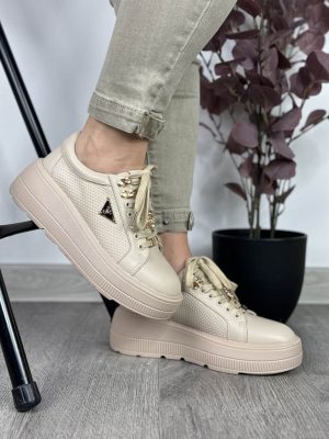 Beżowe skórzane sneakersy damskie na platformie Filippo Dp6382/24 - Styl casualowy