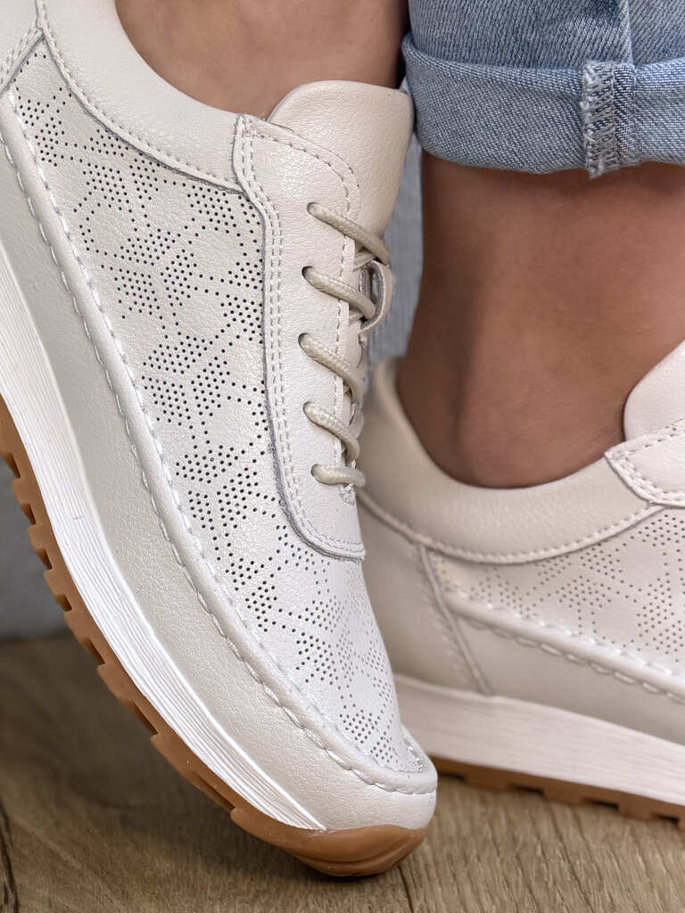 Beżowe skórzane sneakersy damskie ażurowe Sergio Leone SP-001 - Do jeansów