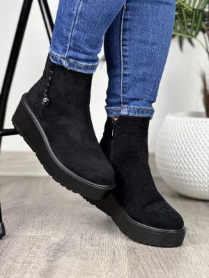 Czarne botki zamszowe na koturnie Potocki - Styl casualowy