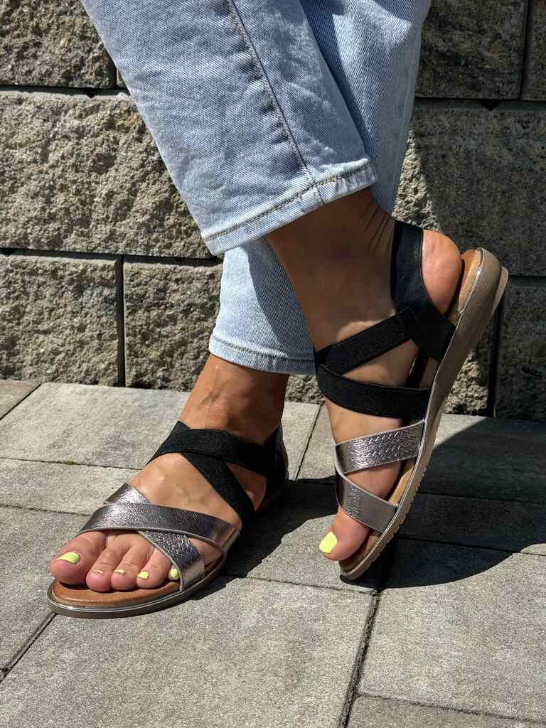 Srebrne sandały damskie na płaskim obcasie Vinceza 17380 - Styl glamour