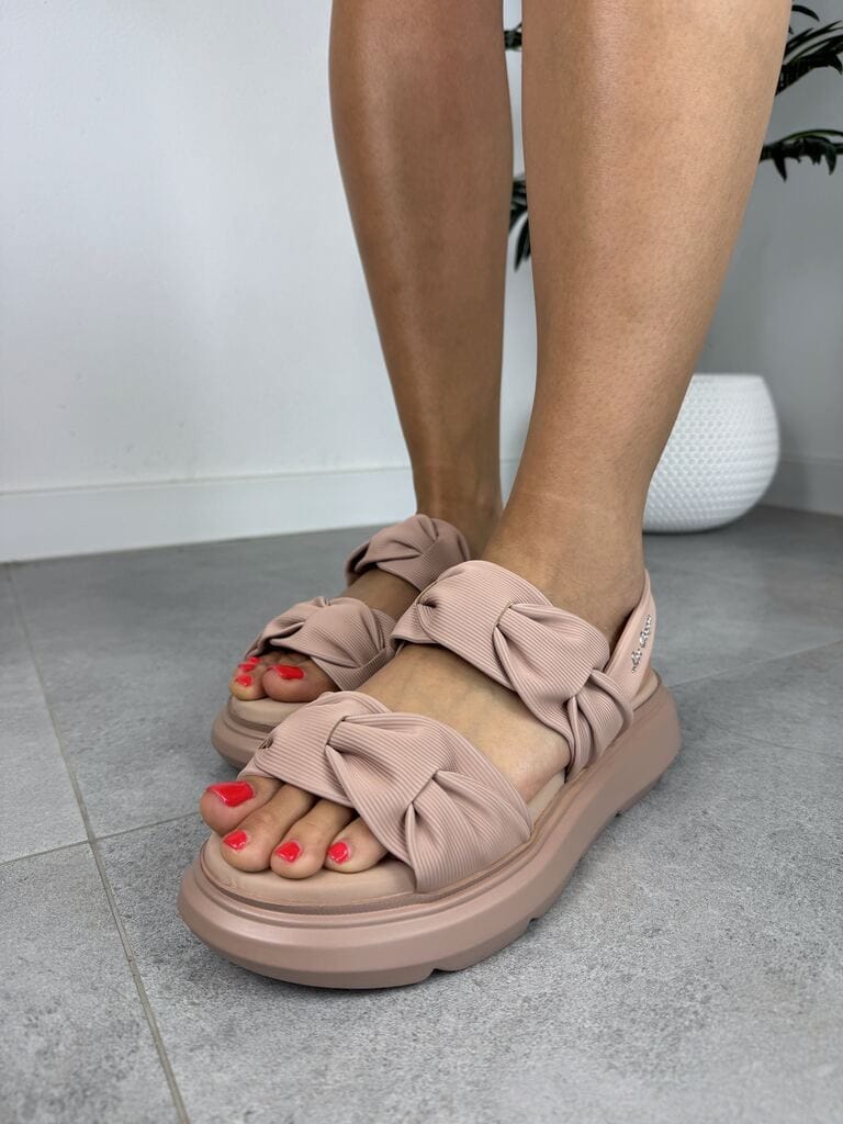 Różowe sandały na platformie – Eleganckie buty na plażę Lee Copper - Styl casualowy