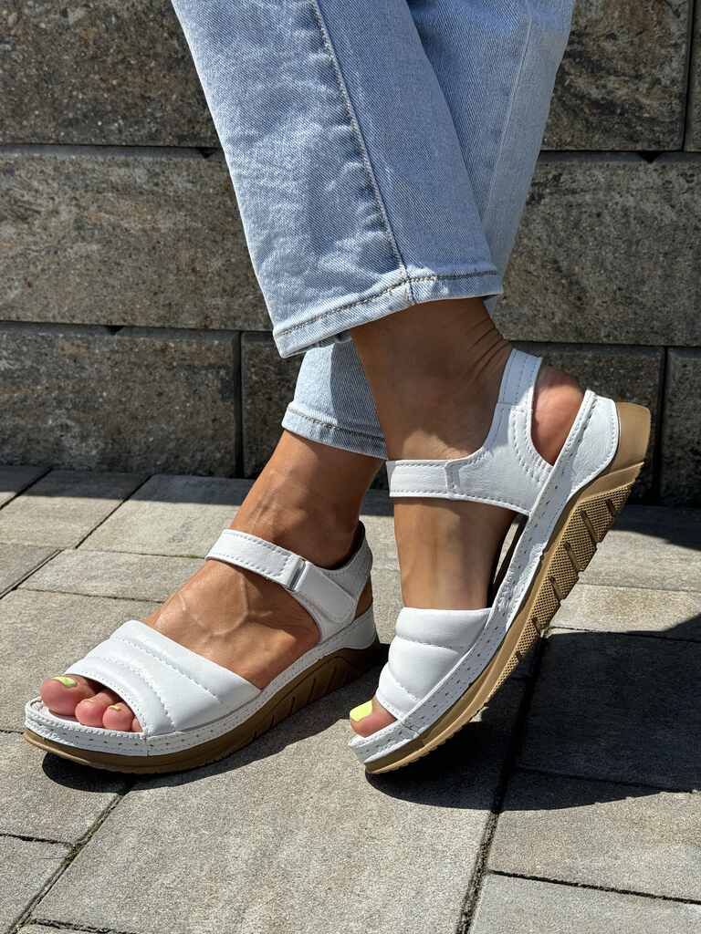 Białe sandały skórzane damskie na korurnie T. Sokolski L24-180 - Styl komfortowy