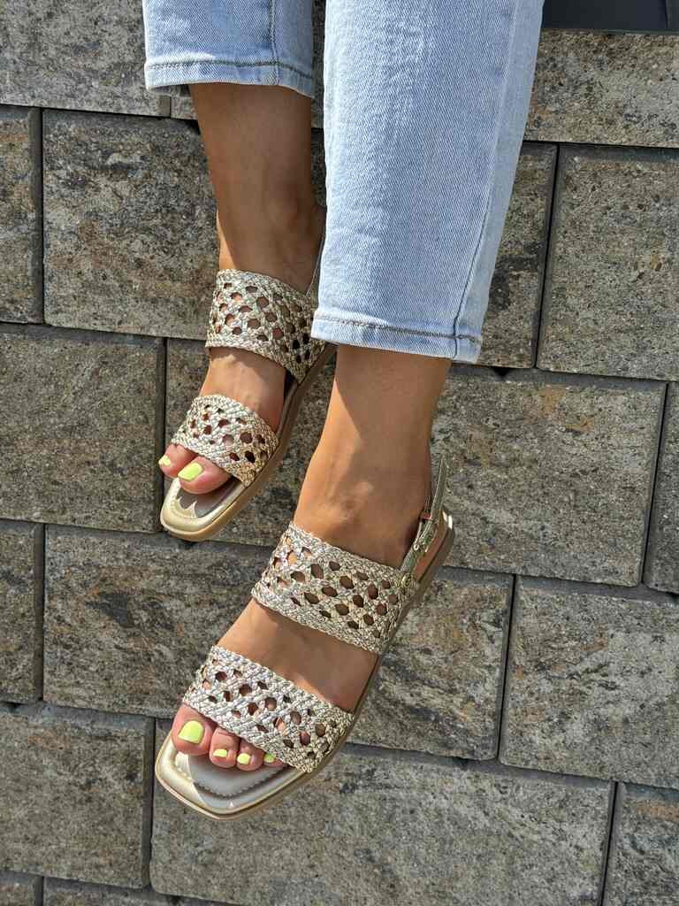 Złote sandały ażurowe damskie Xti 143864 - Styl romantyczny