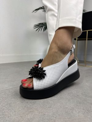 Białe sandały damskie na koturnie Filippo DS6076/24 - Styl boho