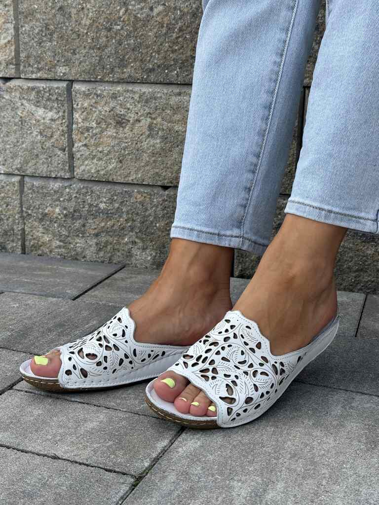 Ażurowe klapki damskie skórzane T.Sokolski L114 Biały - Styl casualowy