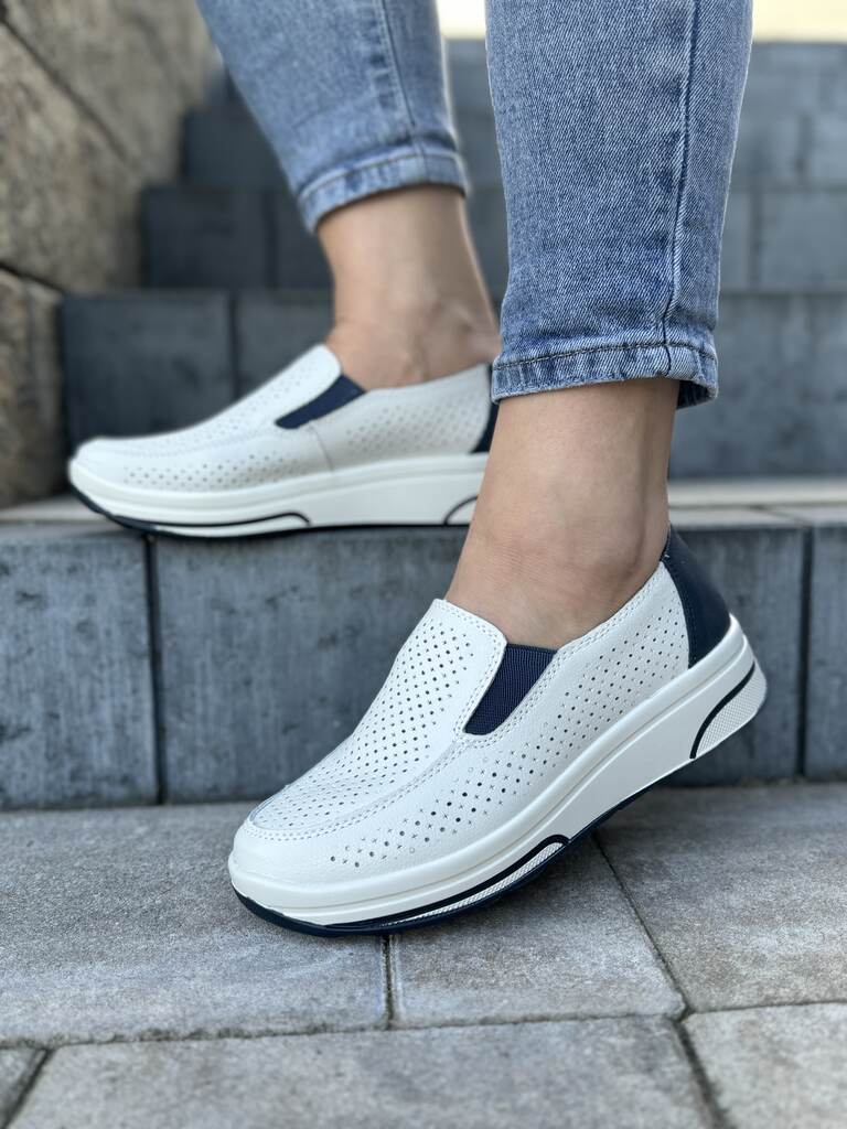 Półbuty skórzane damskie ażurowe – Wygodne sneakersy wsuwane damskie Evento - Na lato