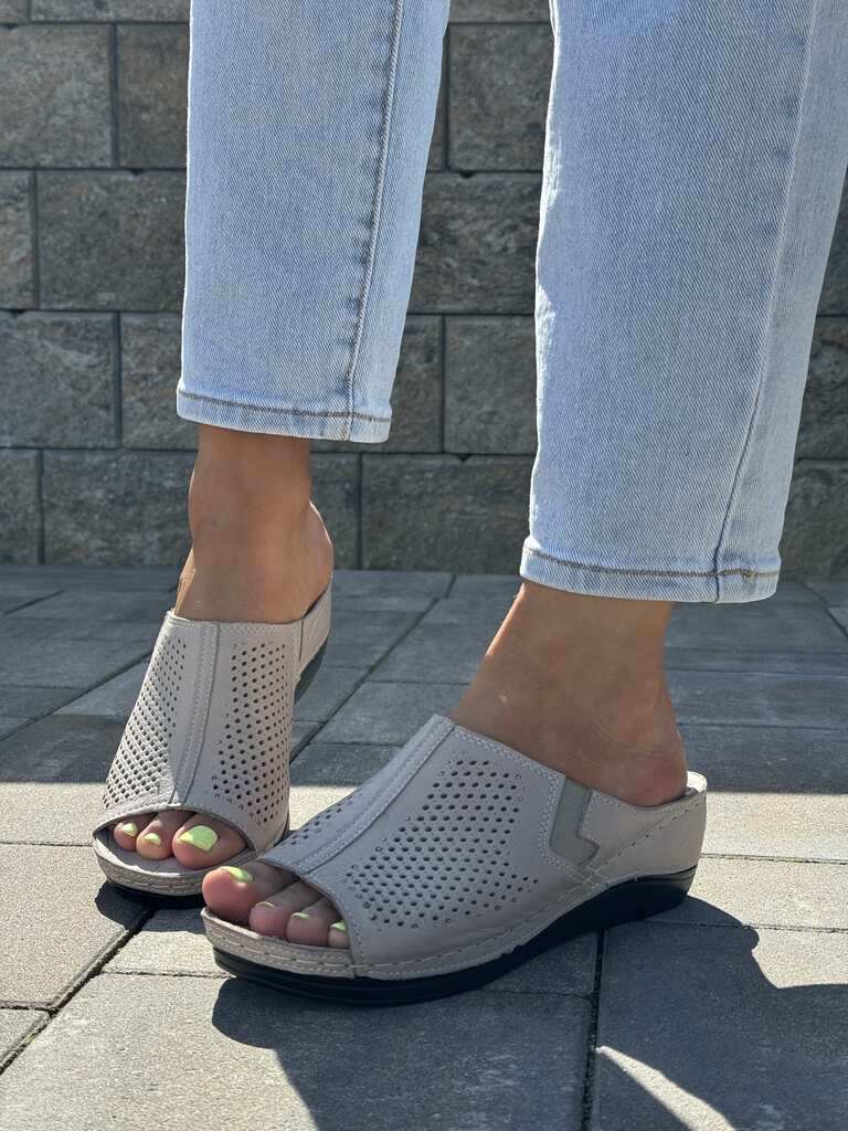 Szare klapki damskie na koturnie skórzane Sokolski L25-157 - Styl romantyczny