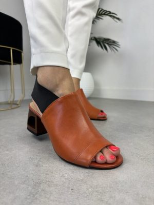 Pomarańczowe sandały damskie na słupku Laura Messi 1919 - Styl casualowy