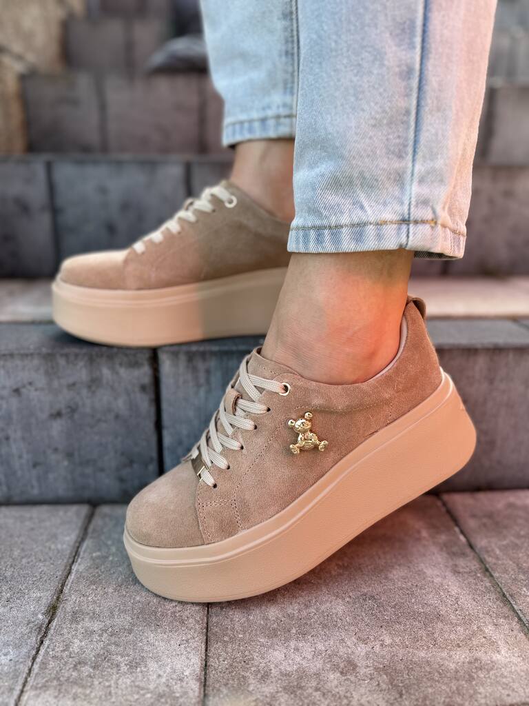 Beżowe skórzane sneakersy damskie Filippo DP6246/24 - Do spodni