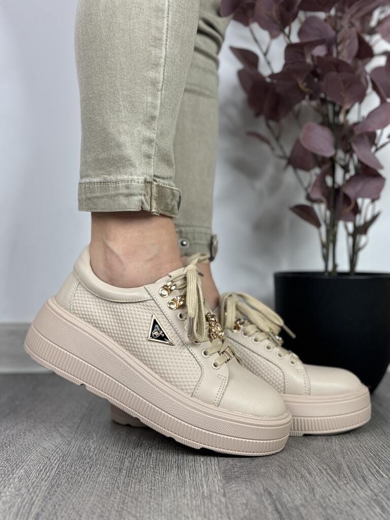 Beżowe skórzane sneakersy damskie na platformie Filippo Dp6382/24 - Na lato