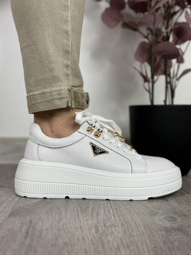 Sneakersy damskie na grubym spodzie Filippo DP6382/24 biały - Na wiosnę