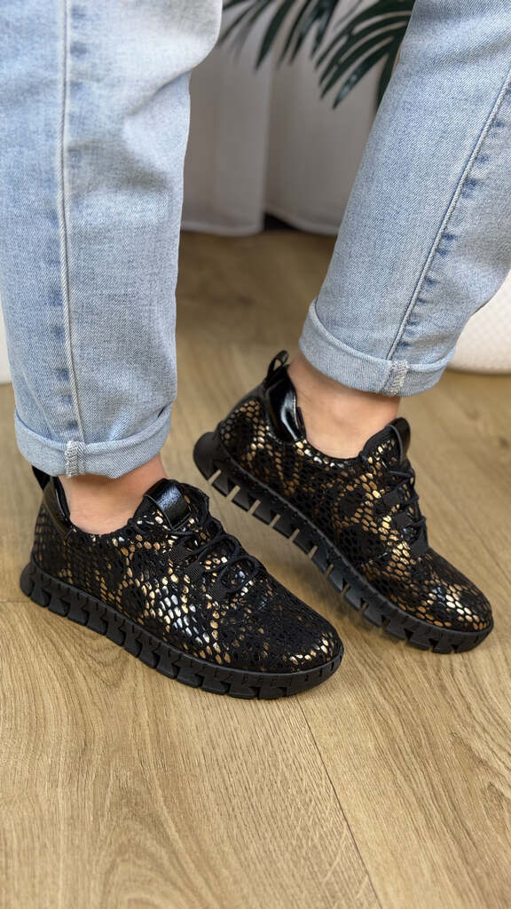 Stylowe sneakersy damskie na grubej podeszwie czarne/złote Aga 02372 - Styl casualowy