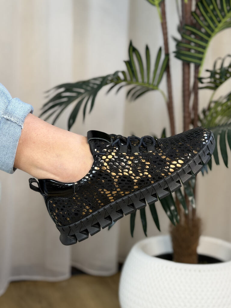 Stylowe sneakersy damskie na grubej podeszwie czarne/złote Aga 02372 - Styl sportowy