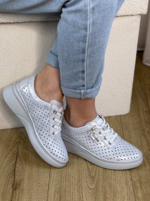 Srebrne ażurowe skórzane półbuty damskie na koturnie Vinceza 79603 - Do jeansów