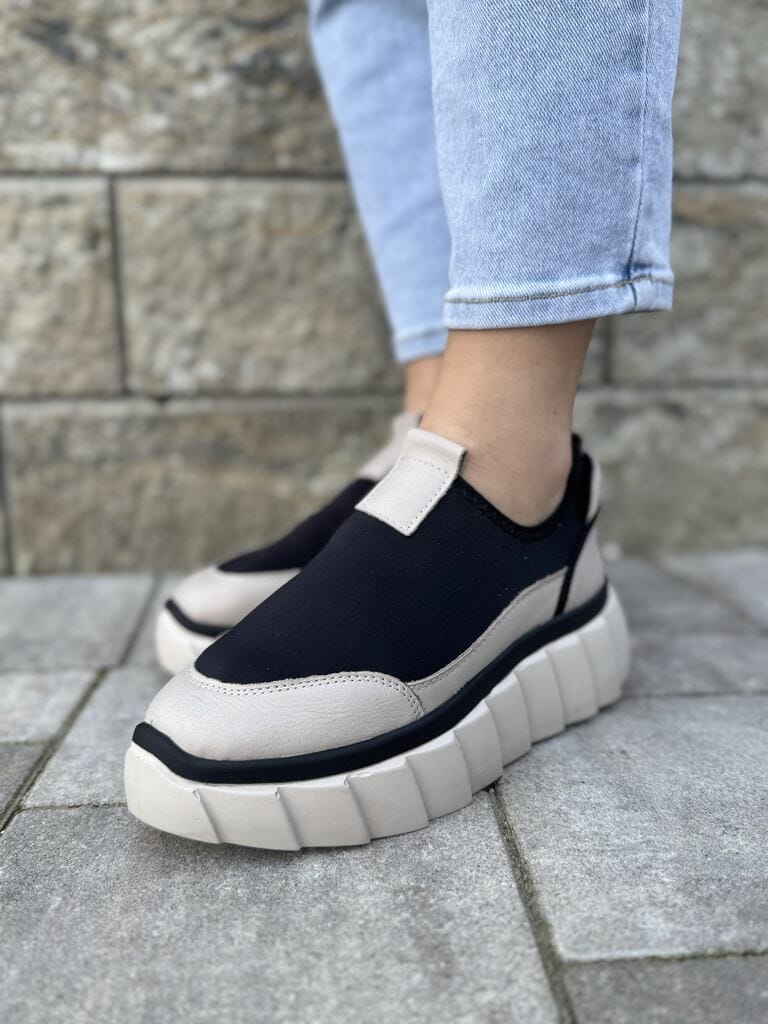 Szare skórzane sneakersy damskie – Wygodne półbuty damskie Sokolski - Styl sportowy