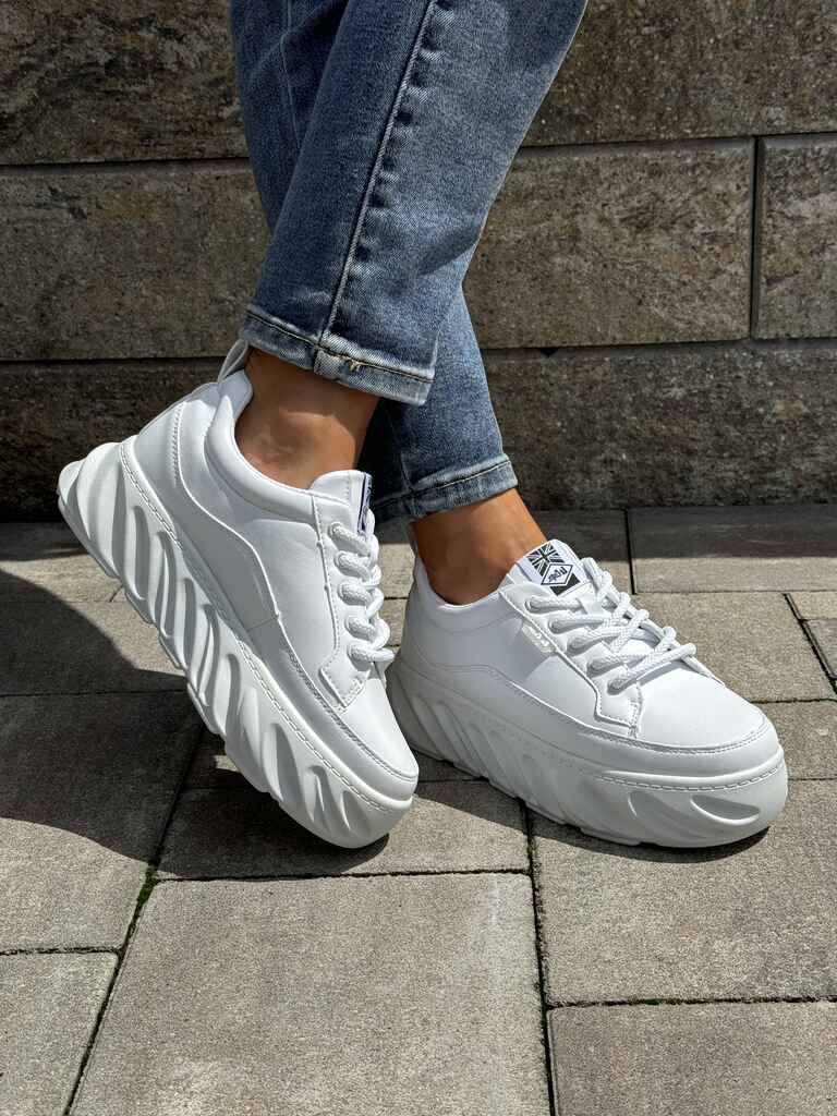 Sneakersy damskie białe na grubej podeszwie z eko skóry Lee Cooper 2713L - Do spodni