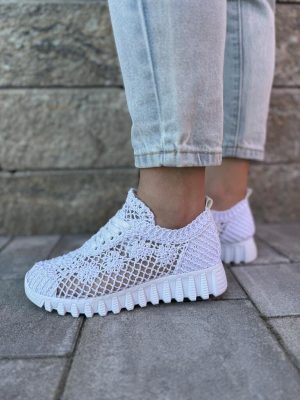 Białe buty koronkowe damskie – Modne buty na grubej podeszwie T. Sokolski - Styl casualowy