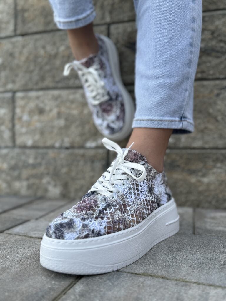 Koronkowe sneakersy damskie – Modne buty koronkowe T. Sokolski HEJ W503 - Styl casualowy