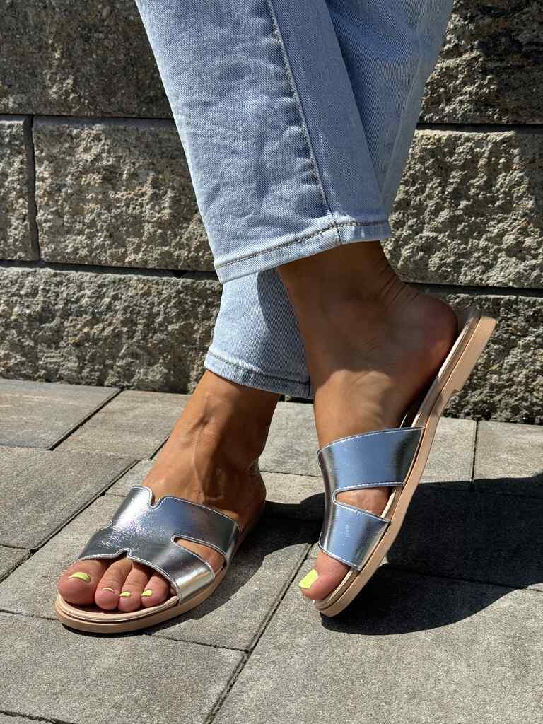 Srebrne klapki damskie na płaskim obcasie Piccadilly 418083-10 - Styl glamour